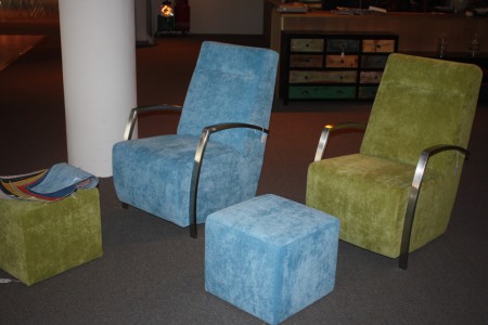 Relax fauteuil ribstof met poef € 375,- + € 79,-